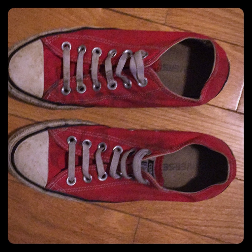 Red converse chuck Taylors